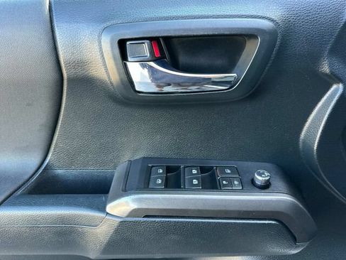 Used 2016 Toyota Tacoma TRD Off-Road w/ Towing Package RWD image 11