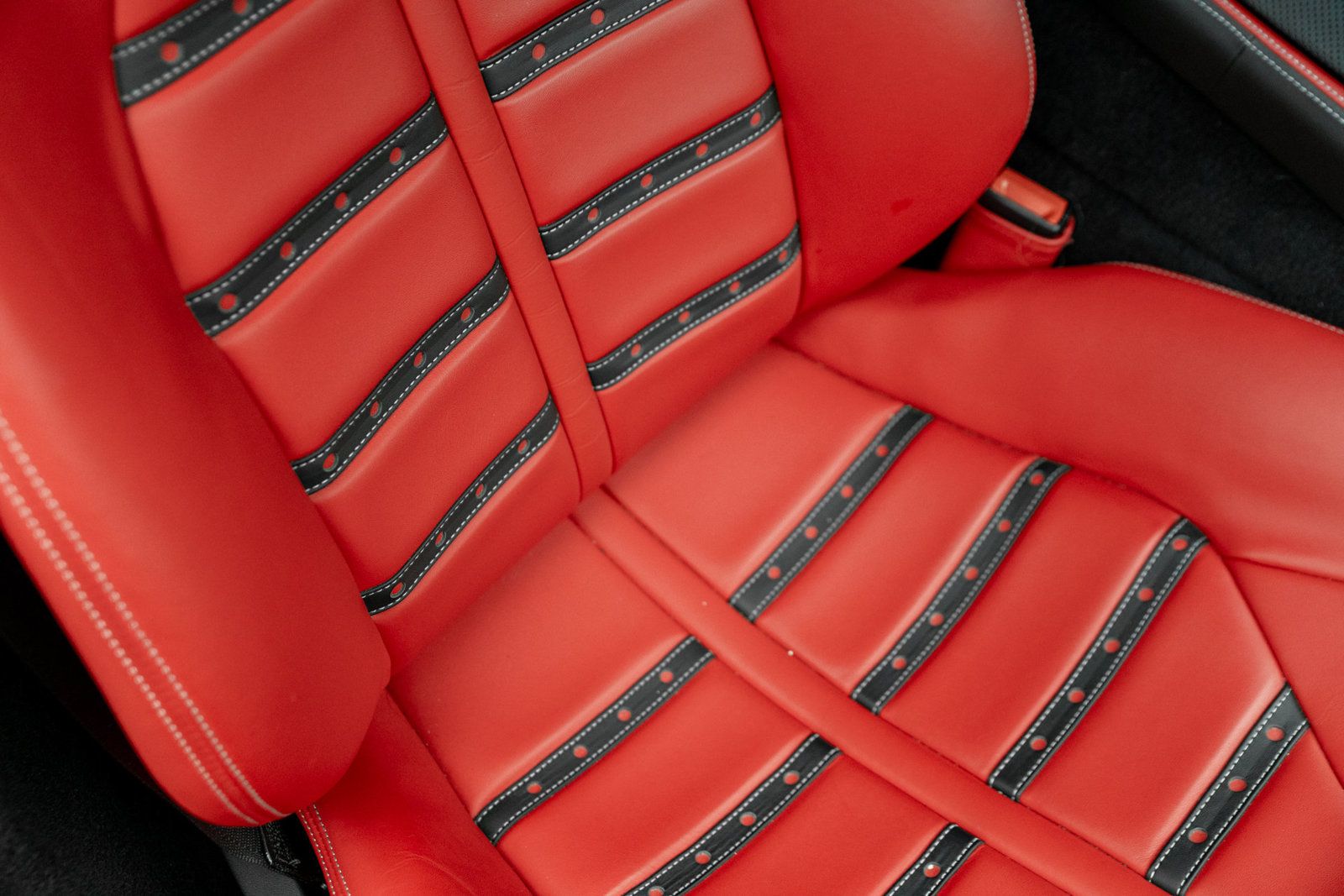 Used 2020 Ferrari 812 Superfast RWD image 17