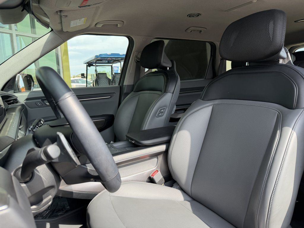 Used 2024 Kia EV9 Light RWD image 31
