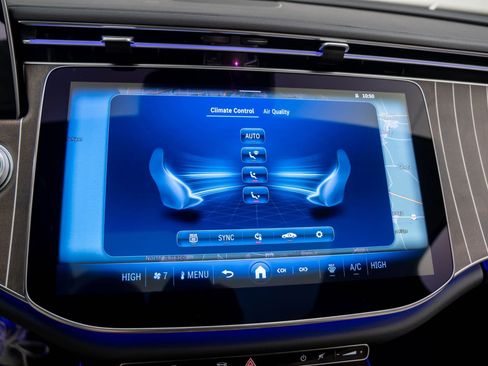 Used 2025 Mercedes-Benz E 350 4MATIC Sedan w/ Winter Package image 28