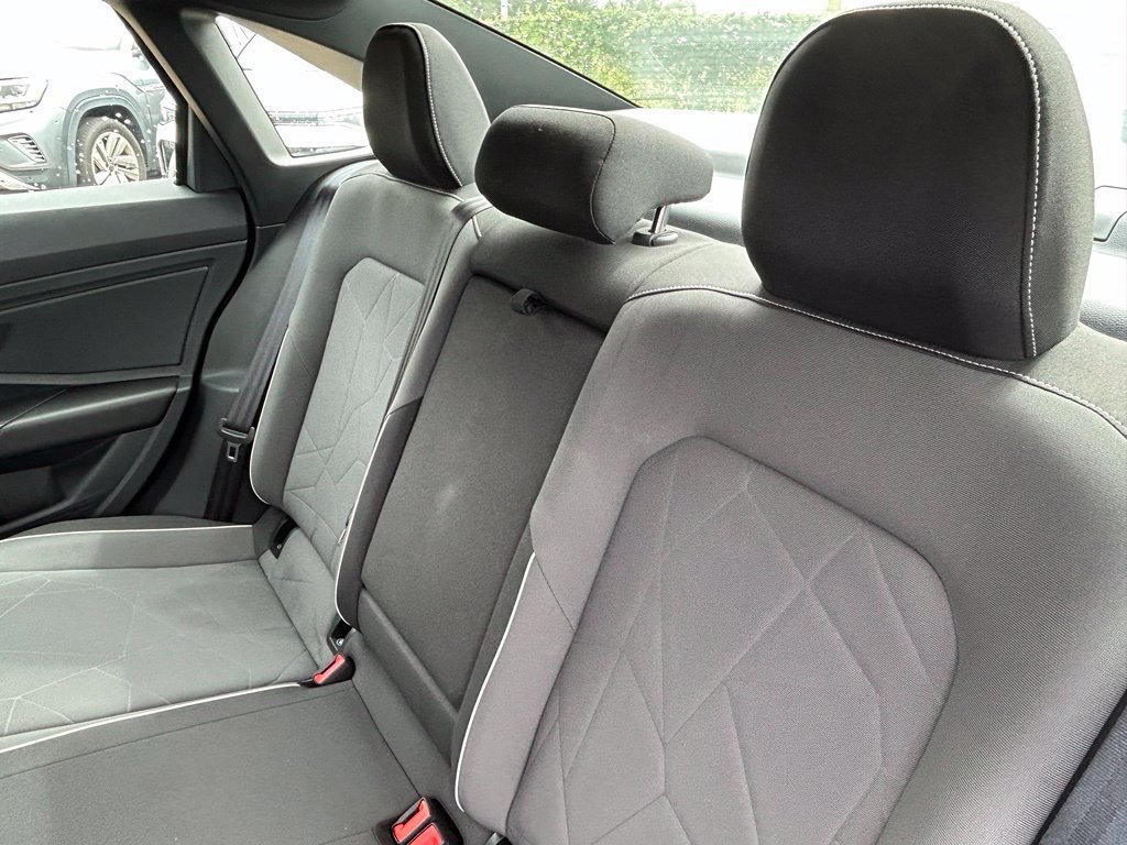 Used 2026 Volkswagen Jetta SE FWD image 45