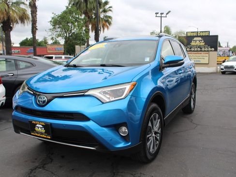 Used 2018 Toyota RAV4 XLE w/ Convenience Package image 4