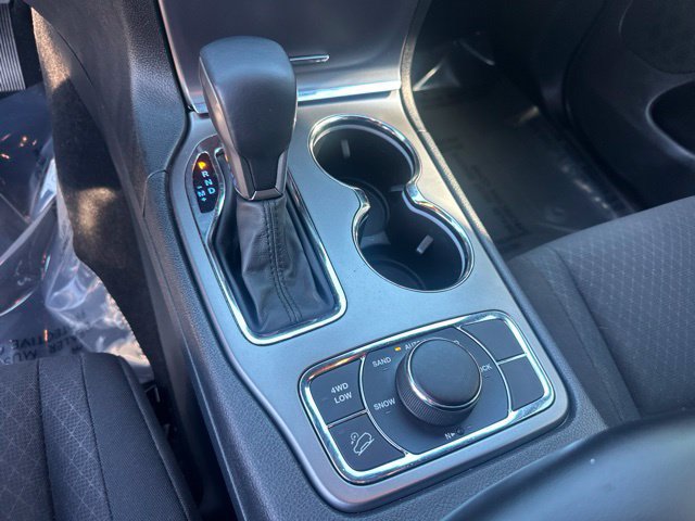 Used 2019 Jeep Grand Cherokee Laredo AWD/4WD image 5