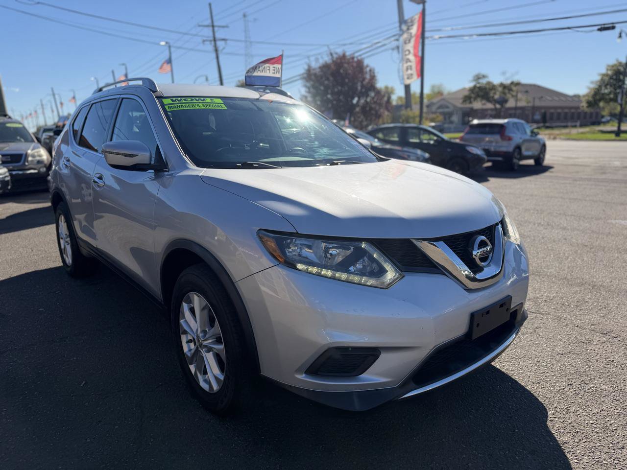 Used 2016 Nissan Rogue SV FWD image 2