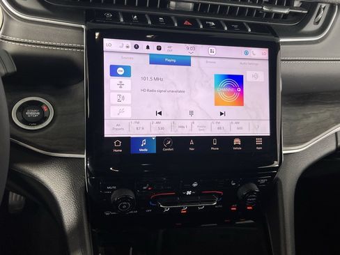 Used 2023 Jeep Grand Cherokee Limited image 20