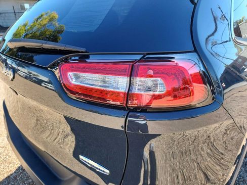 Used 2018 Jeep Cherokee Latitude Plus image 10