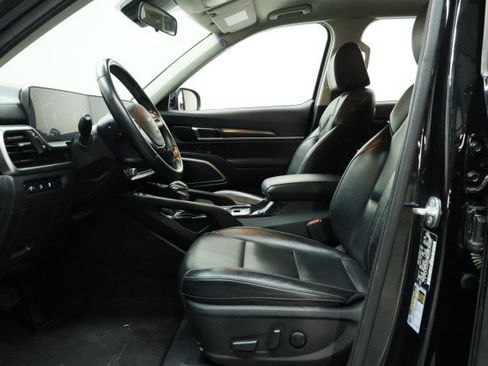 Used 2024 Kia Telluride S FWD image 7