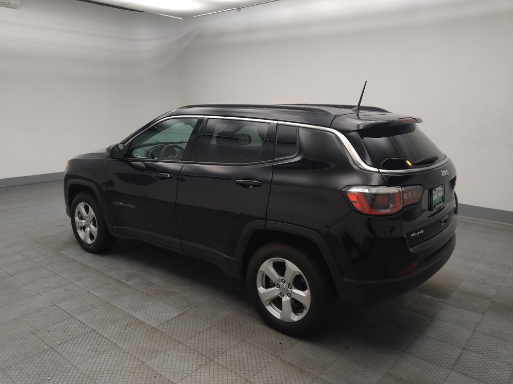 Used 2017 Jeep Compass Latitude w/ Cold Weather Group AWD/4WD image 3