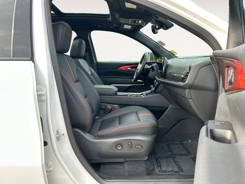 Used 2024 Chevrolet Traverse RS image 10