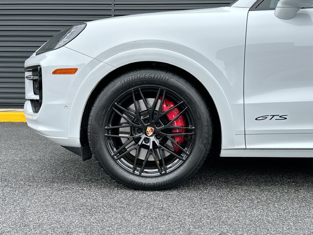 Certified 2025 Porsche Cayenne GTS AWD/4WD image 34