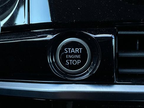 Used 2024 Nissan Pathfinder SV image 29