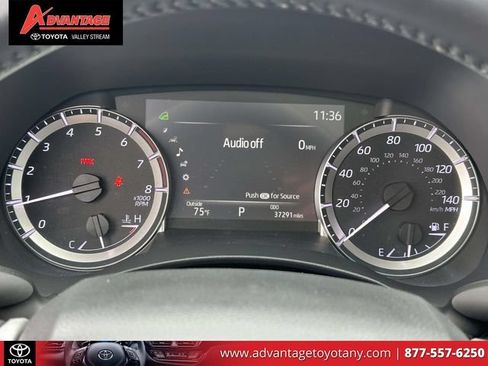 Used 2023 Toyota Highlander XLE AWD/4WD image 31