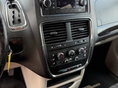 Used 2013 Dodge Grand Caravan SE FWD image 10