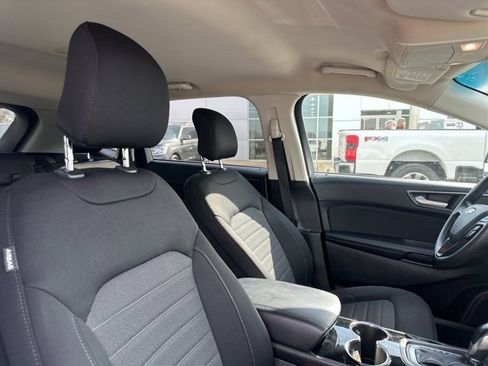 Used 2018 Ford Edge SE image 9