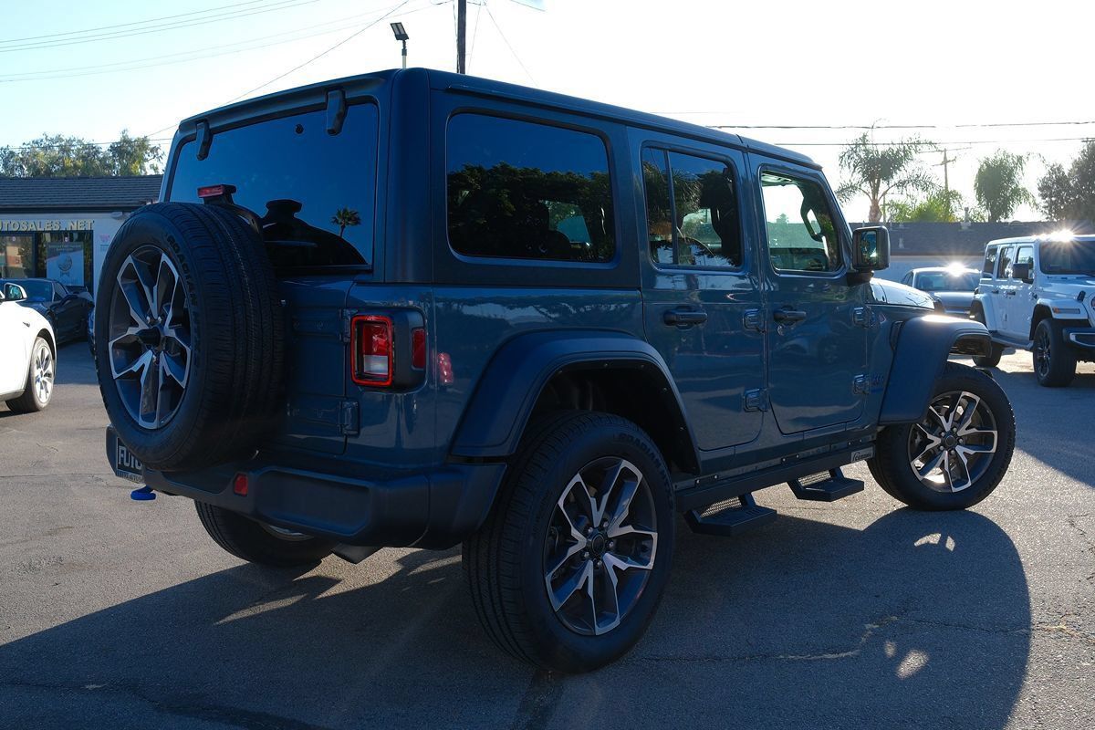 Used 2024 Jeep Wrangler Unlimited w/ Technology Group AWD/4WD image 5