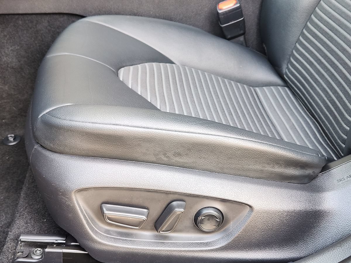 Used 2020 Toyota Camry SE FWD image 41