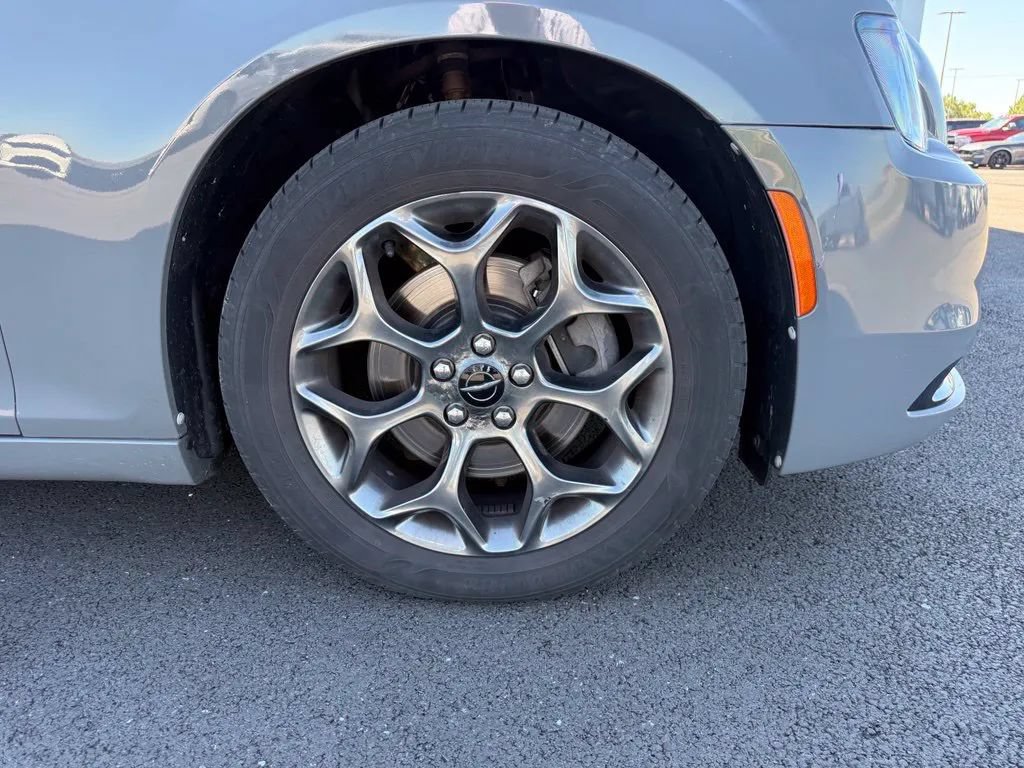 Used 2017 Chrysler 300 S AWD/4WD image 10