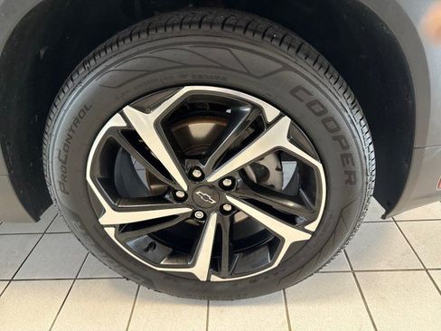 Used 2021 Chevrolet TrailBlazer RS w/ Sun and Liftgate Package image 9