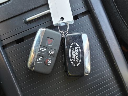 Used 2014 Land Rover LR2 HSE image 11