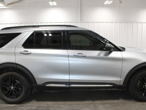 Used 2020 Ford Explorer XLT w/ Comfort Package RWD image 11
