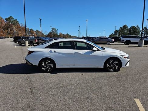 New 2025 Hyundai Elantra Limited w/ Cargo Package FWD image 13