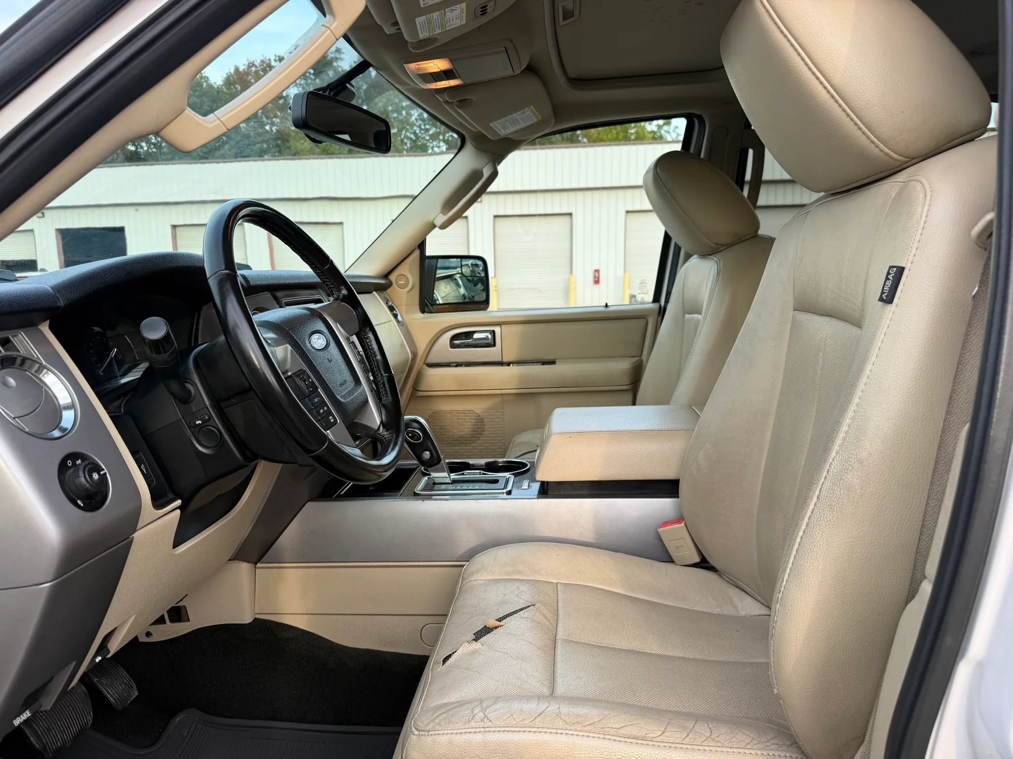 Used 2016 Ford Expedition EL Limited w/ Equipment Group 301A AWD/4WD image 2