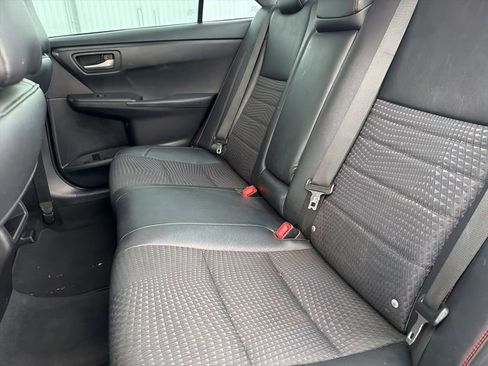 Used 2015 Toyota Camry SE image 9