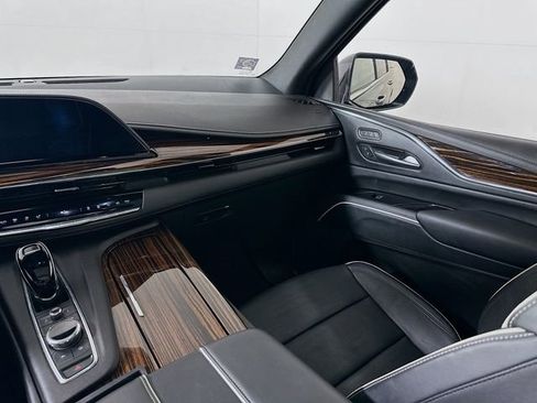 Used 2023 Cadillac Escalade ESV Premium Luxury image 25