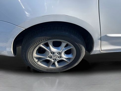 Used 2005 Toyota Sienna XLE image 12