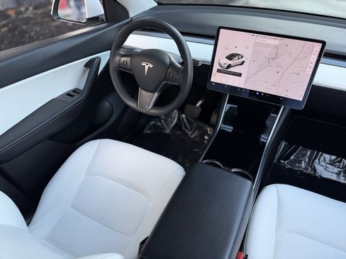 Used 2021 Tesla Model Y Long Range image 40