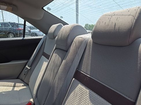 Used 2013 Toyota Camry LE FWD image 33