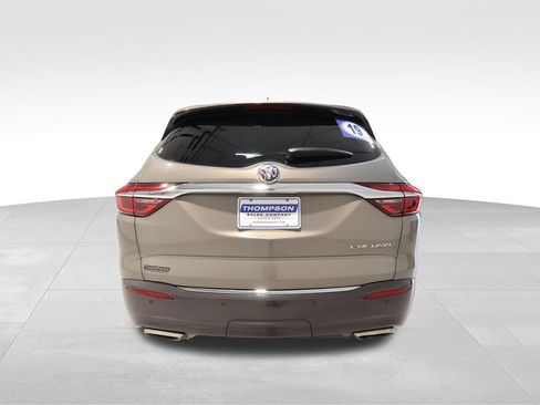 Used 2019 Buick Enclave Essence FWD image 2