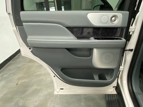 Used 2019 Lincoln Navigator Reserve AWD/4WD image 46
