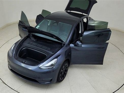 Used 2025 Tesla Model Y Long Range image 82