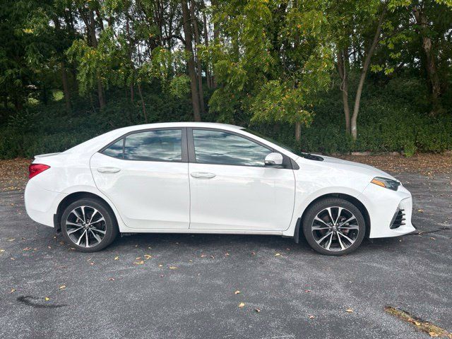 Used 2019 Toyota Corolla SE FWD image 2