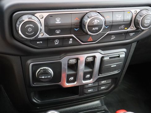 Used 2019 Jeep Wrangler Sport image 16