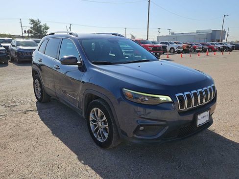Used 2021 Jeep Cherokee Latitude Plus FWD image 2