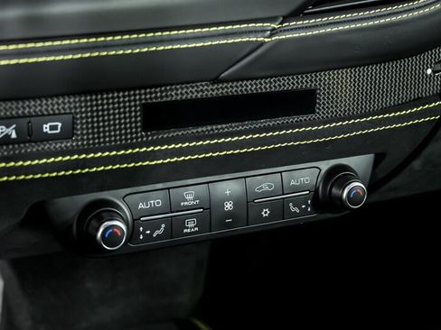 Used 2021 Ferrari F8 Tributo RWD image 33