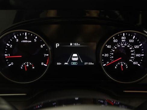 Used 2024 Kia Carnival EX FWD image 20