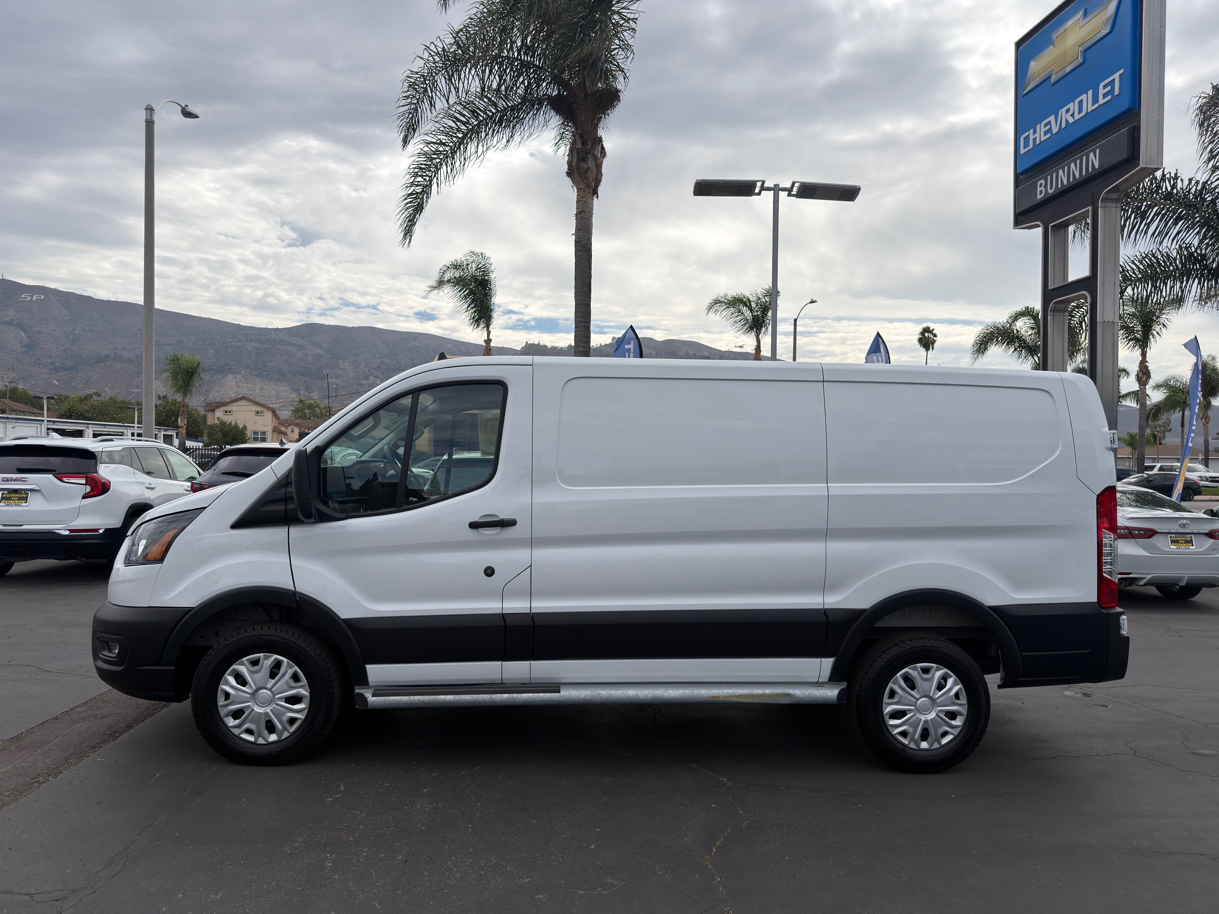 Used 2025 Ford Transit 250 Low Roof w/ Exterior Upgrade Package RWD image 5