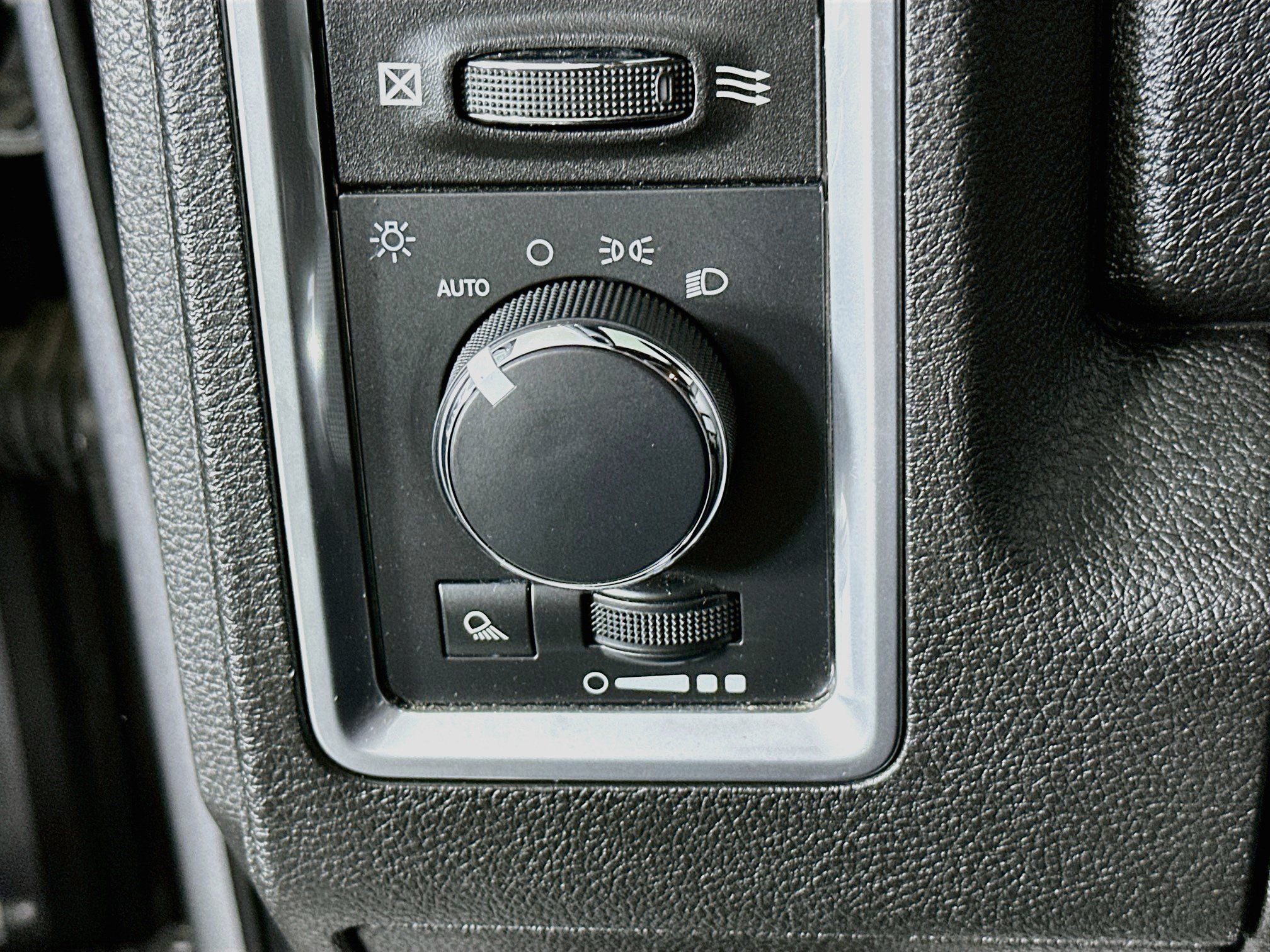 Used 2024 RAM 1500 Warlock AWD/4WD image 16