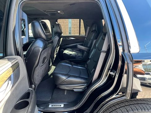 Used 2016 Cadillac Escalade Platinum AWD/4WD image 17