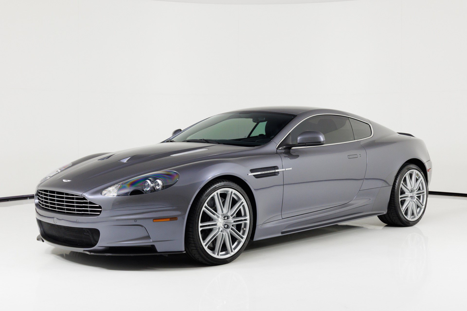 Used 2010 Aston Martin DBS Coupe RWD image 7