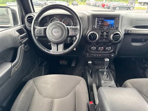 Used 2018 Jeep Wrangler Unlimited Sport S AWD/4WD image 3
