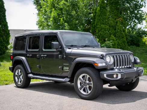Used 2019 Jeep Wrangler Unlimited Sahara AWD/4WD image 3