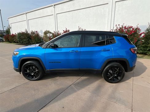 Used 2022 Jeep Compass Altitude image 3