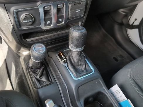 Used 2023 Jeep Wrangler Sport AWD/4WD image 19
