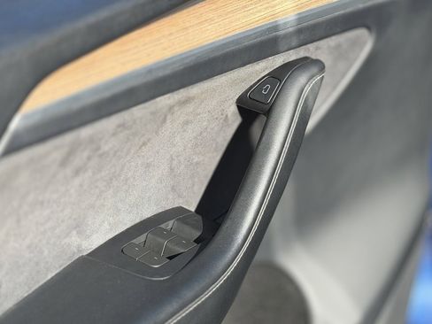 Used 2024 Tesla Model Y Long Range image 29