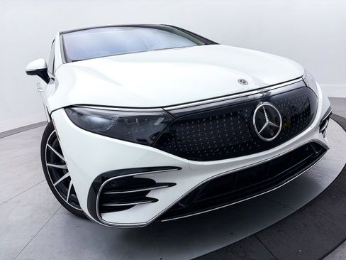 Used 2022 Mercedes-Benz EQS 580 4MATIC Sedan image 3