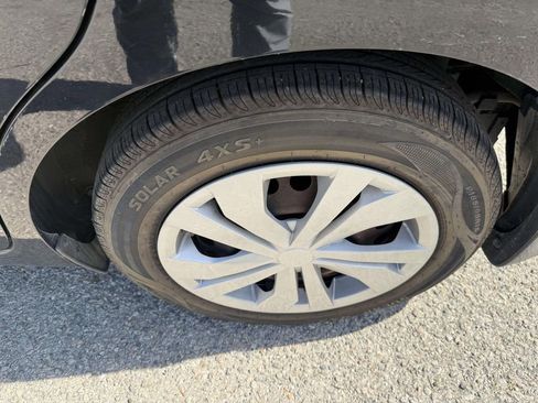 Used 2018 Nissan Versa Note S FWD image 12